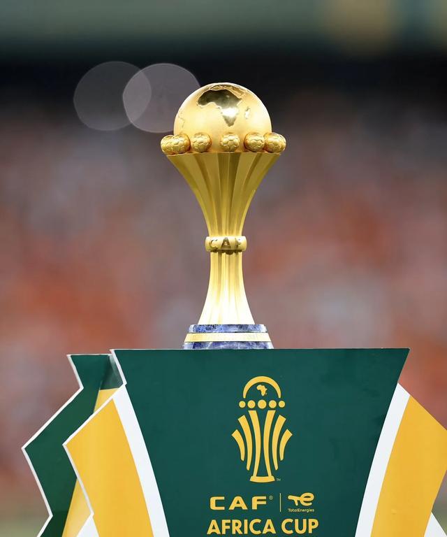 布朗赛季前21场三次砍下40+，伯德之后队史第二人