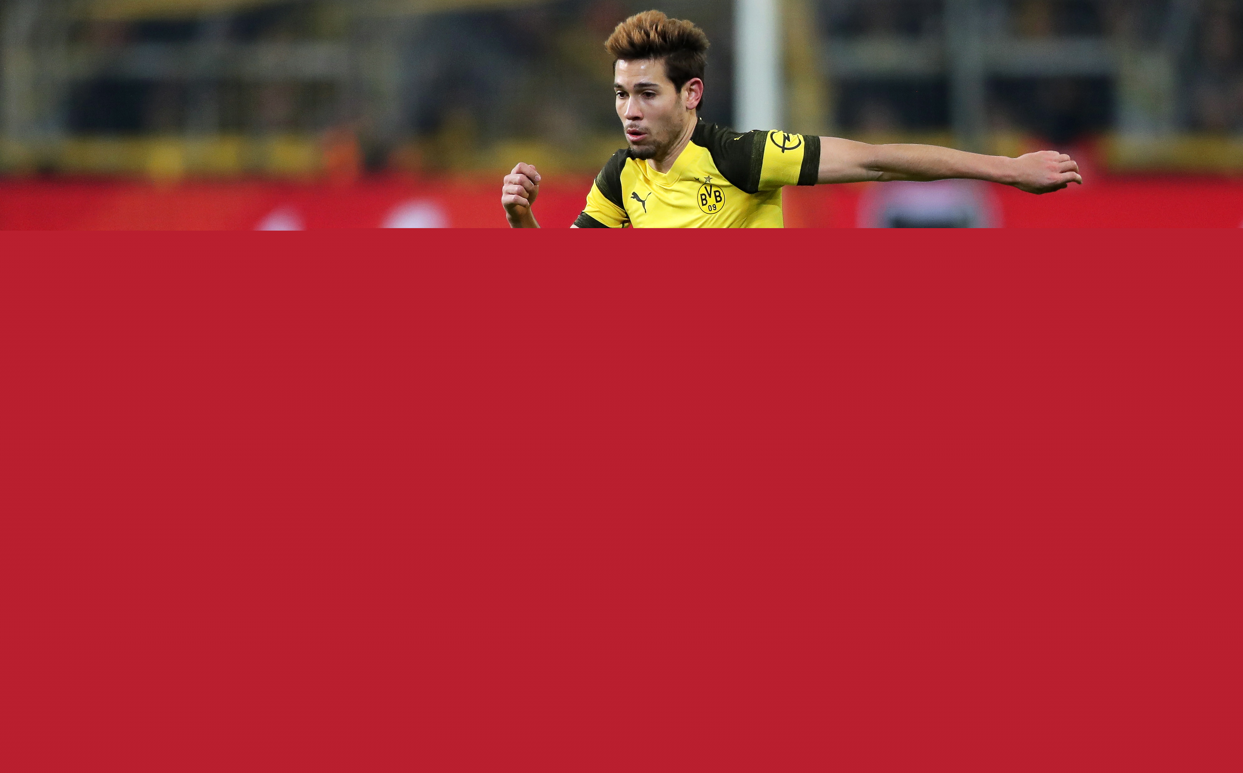 一日英超动向：曼城再具争冠实力，萨拉赫猛批斯洛特引发矛盾