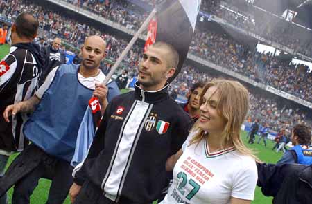 国际米兰0比1利物浦，巴萨2比1法兰克福