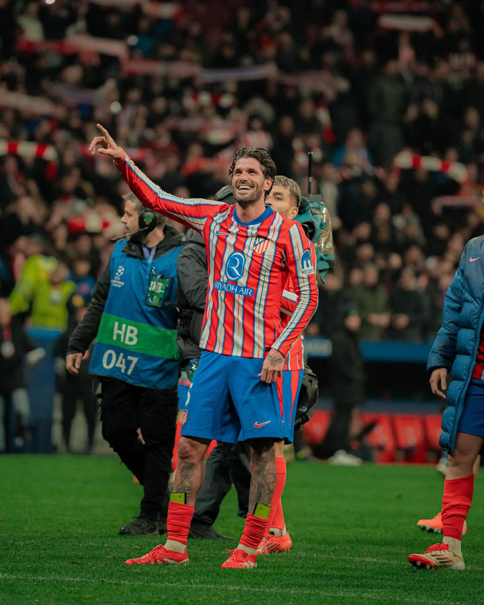 合肥狂风在CBA杯赛中以97-80击败江苏肯帝亚，创NBL首次大胜CBA球队纪录，引发热议。