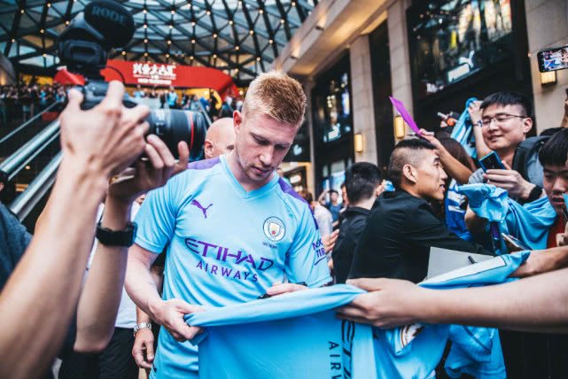 米兰冬窗急寻中锋：莱奥撑不起停区，谁能补上争冠最后一块拼图？