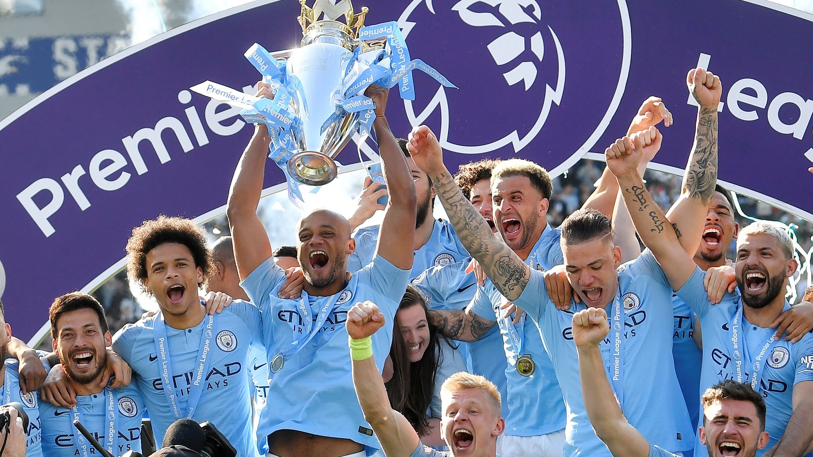 国家德比皇马2-1巴萨5分领跑 近6轮巴萨比皇马多拿9分反超4分