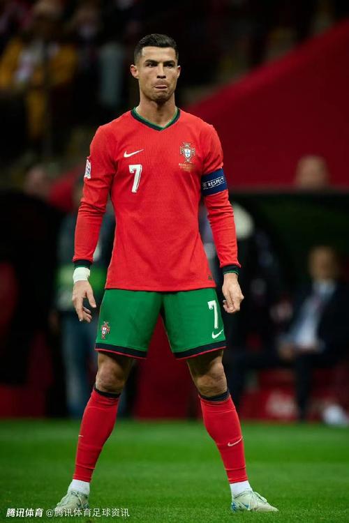 TA：巴萨防守存在问题，但弗里克无意放弃高位防线的战术