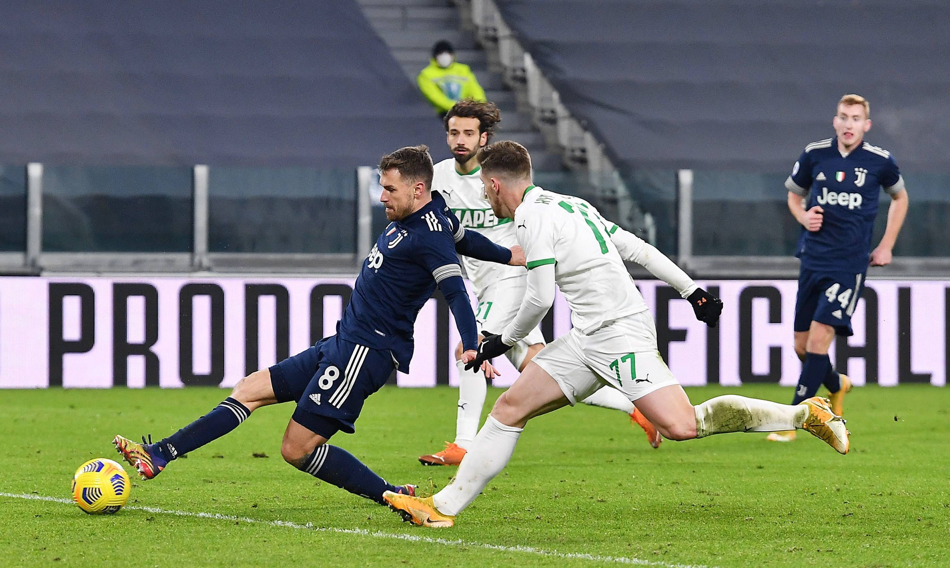 立竿见影，凯恩替补出场30分钟个人戴帽拜仁打进4球