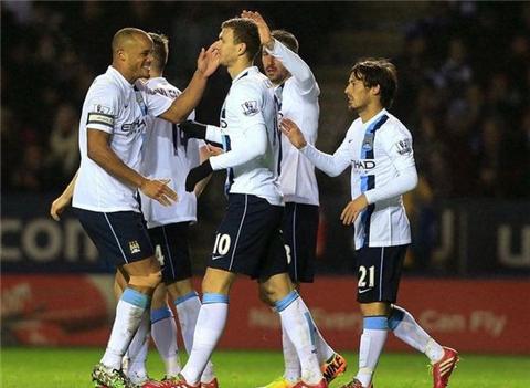 为何亲斯内德？穆帅：斯内德给了我三冠王，那是最棒的一年